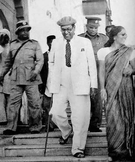 "शिक्षित बनो, संगठित रहो, संघर्ष करो" का संदेश देने वाले, संविधान के रचयिता, शोषितों-वंचितों एवं महिलाओं के मुक्तिदाता, ज्ञान के प्रतीक परम पूज्य विश्‍वरत्‍न डॉ. बाबा साहब भीमराव अंबेडकर जी के परिनिर्वाण दिवस पर उन्हें शत-शत नमन एवं विनम्र आदरांजलि। 

 #babasahabambedkar