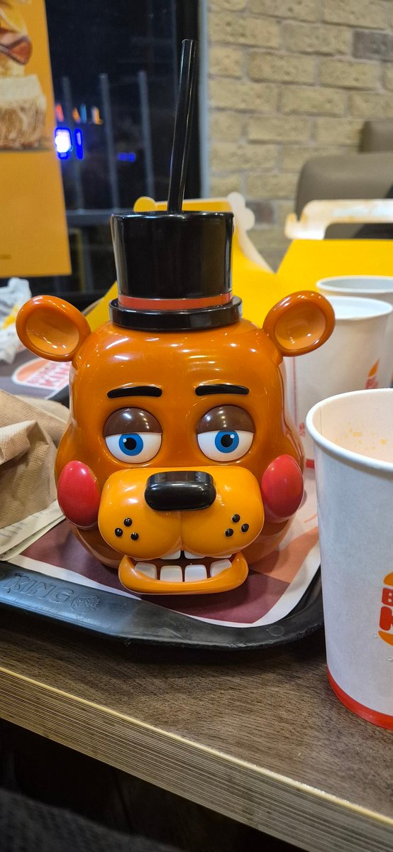 Fiuke_'s tweet image. Fui a ver Five Nights At Freddy's 2

La verdad me gustó mucho, me ENCANTÓ que tomaran en cuenta los chistes de la comunidad e hicieran referencias a ella en la pelicula, es HERMOSO

Hubieron detalles que olvidaron o que no manejaron del todo bien, pero nada es perfecto

8/10💖