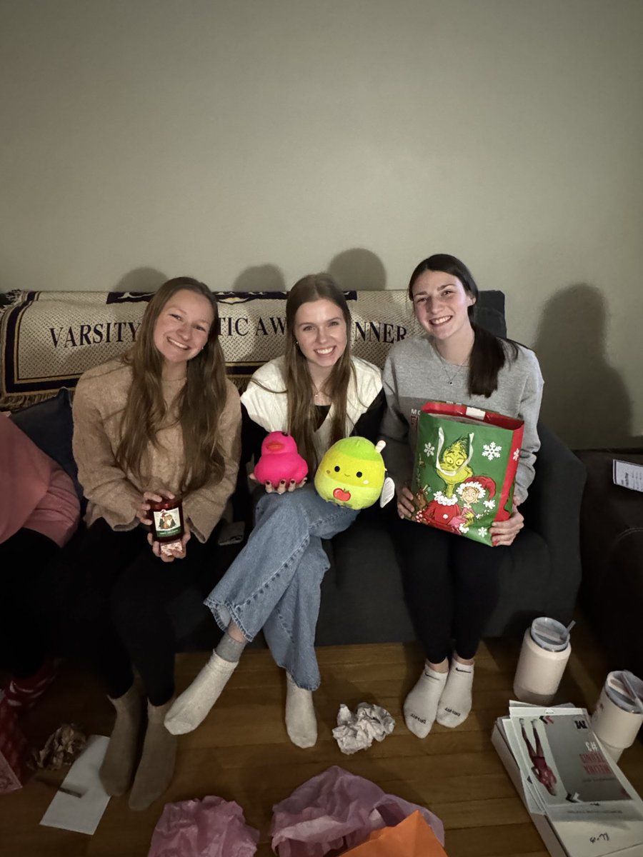 Monmouth College VB tweet media