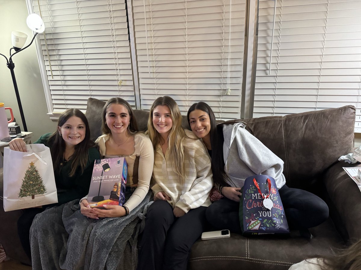 Monmouth College VB tweet media