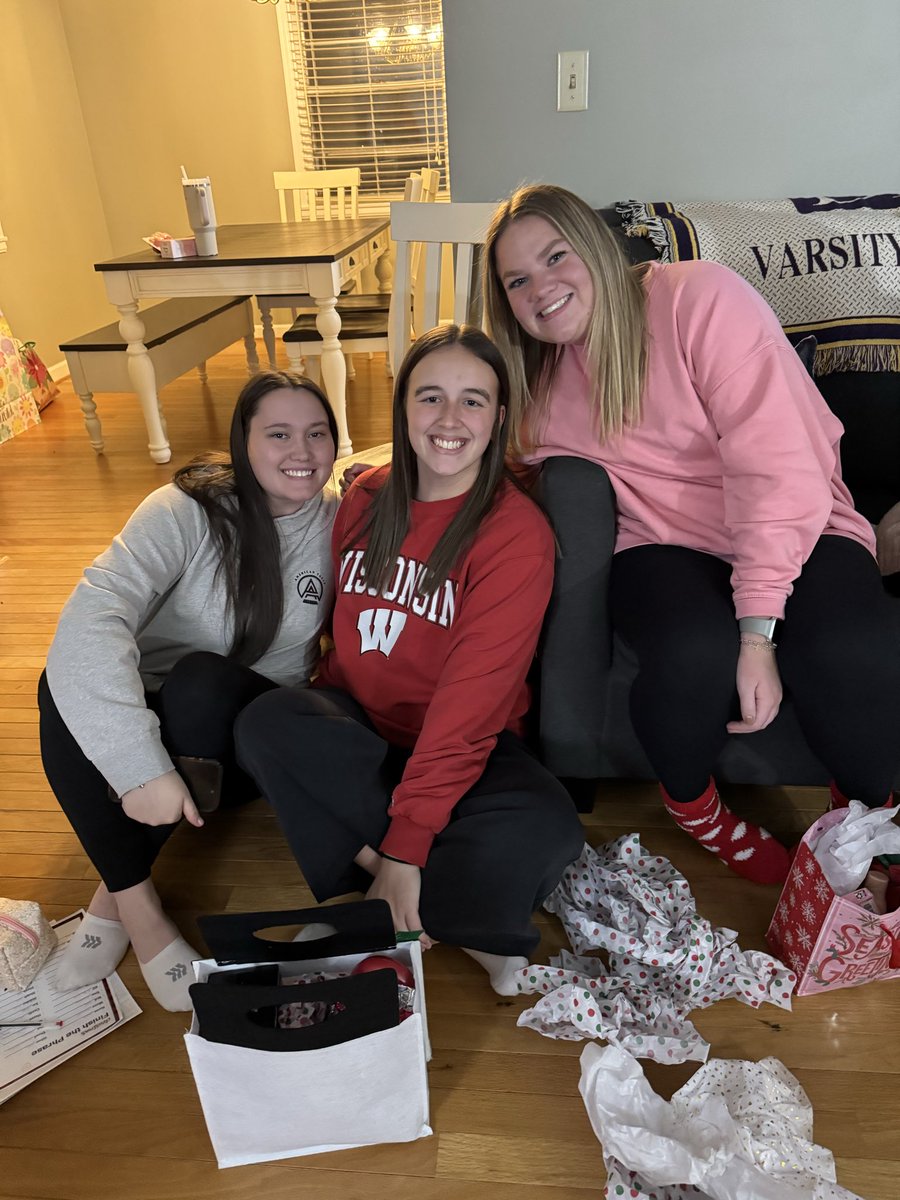 Monmouth College VB tweet media