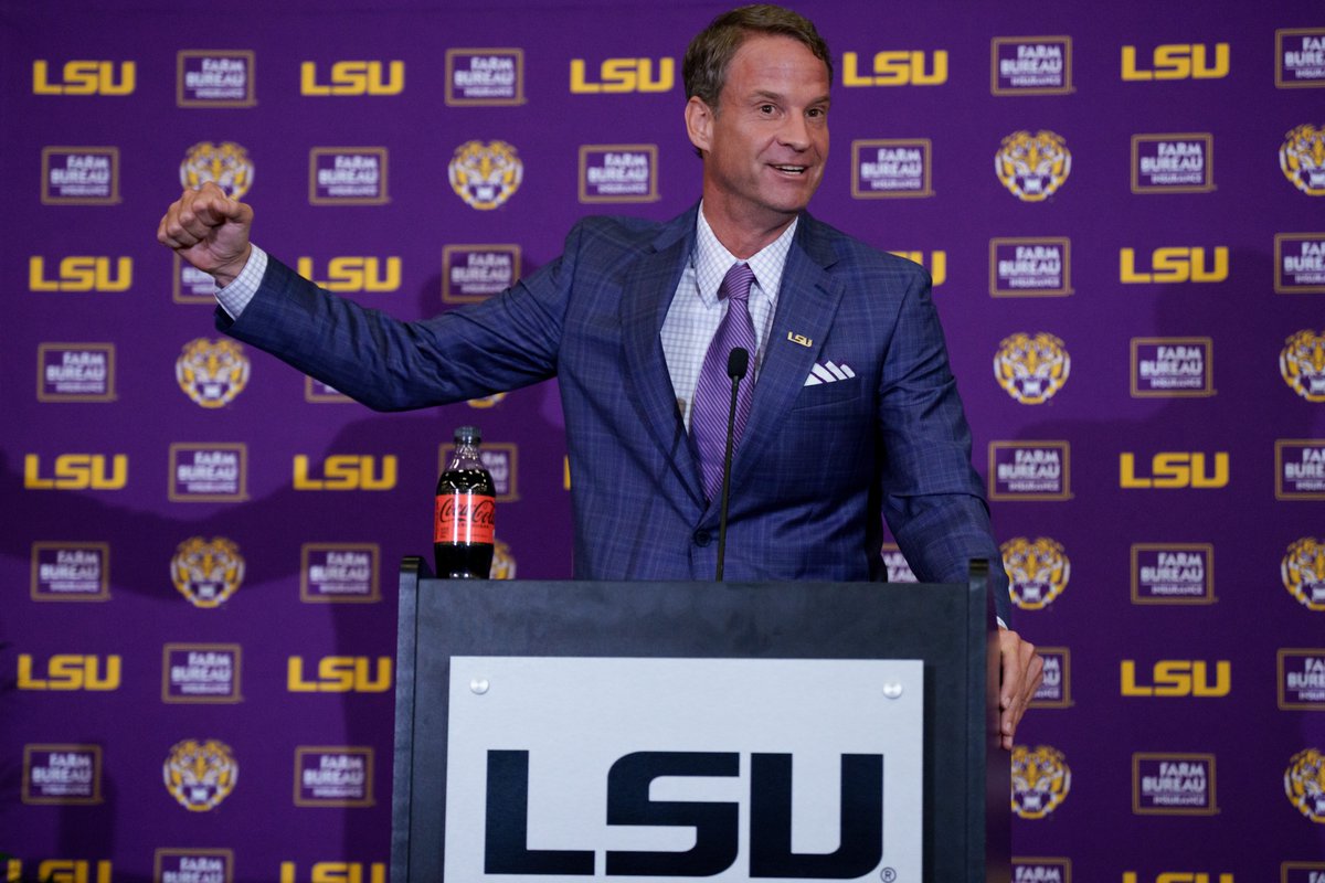 BREAKING: Lane Kiffin announces that Blake Baker will remain as #LSU defensive coordinator.

Massive news.

➡️: tigerdroppings.com/lsu-football/b…