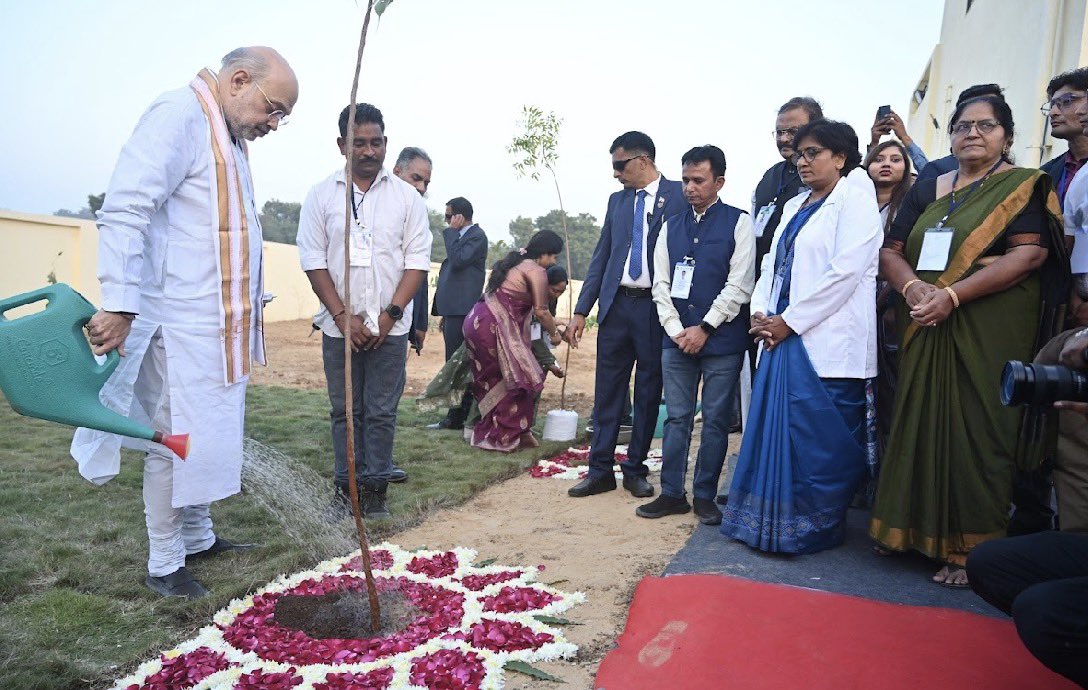 DharmeshVParikh's tweet photo. Ek Ped Maa Ke Naam' (A Tree in the Name of Mother) This is a major, nationwide initiative launched by Hon PM Shri Narendra Modi Sir, in which UHM Amit Shah Sir actively supportsand participates in.he has joined tree plantation drives under this he planted plan at PHC Adaraj y’day https://t.co/yBmFRDLJDs