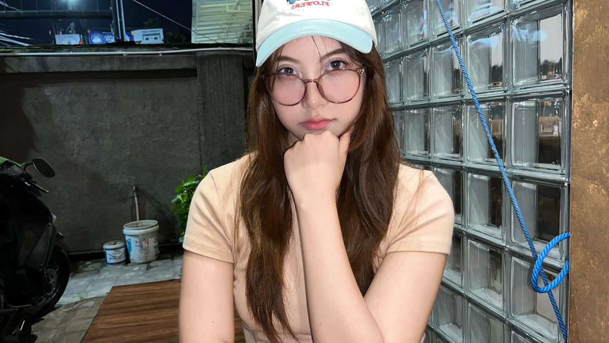 joourn's tweet image. late post