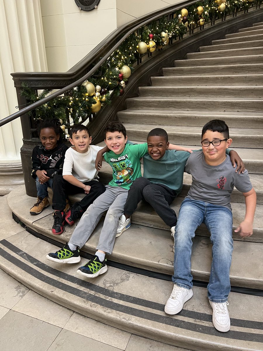 MsBledsoeSaidSo's tweet photo. Field Trip! 🚌🦖
#BeEvergreen 💚 #IBelonginEvergreen https://t.co/9BlclwvWOK