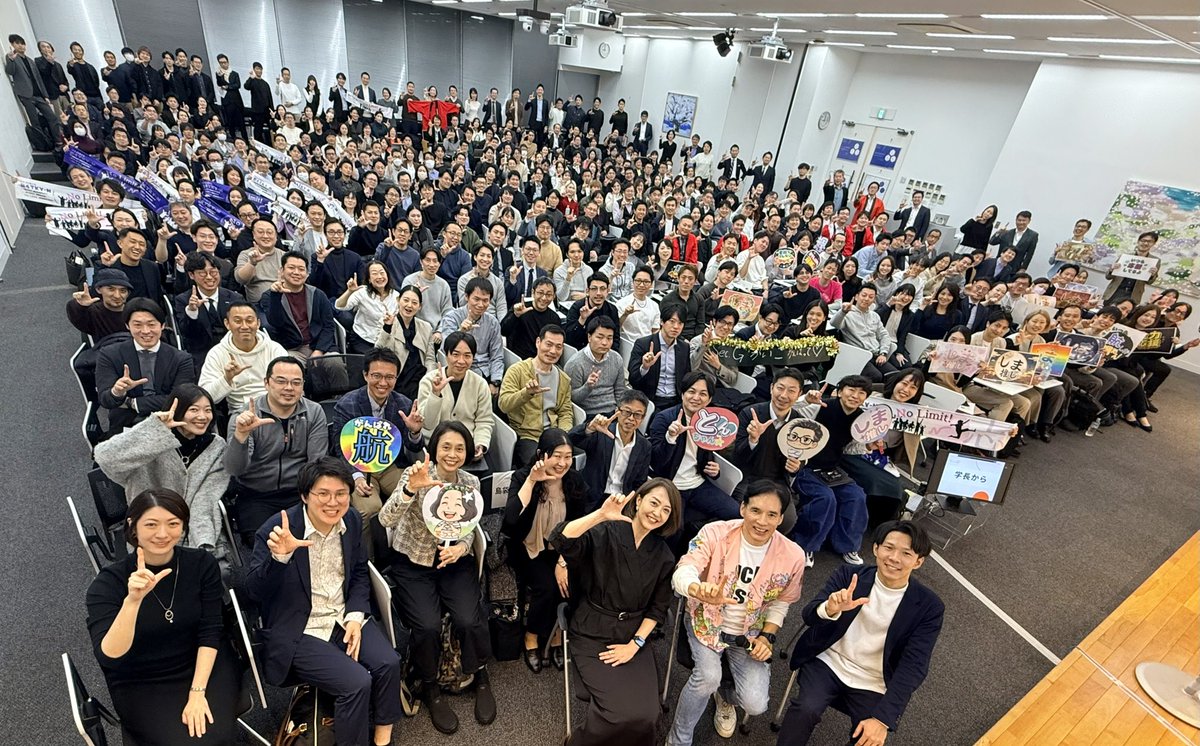 昨日は、グロービス経営大学院東京校2年次の学長セッションでした。凄い熱気です。着実に優秀な「創造と変革の志士」たちが排出されていることが確認できて嬉しかったです。

あと４ヶ月間。徹底的にカリキュラムを活用して、自らの能力を高めて欲しいです。ポーズは、LuckyFes！みんなで来てね！