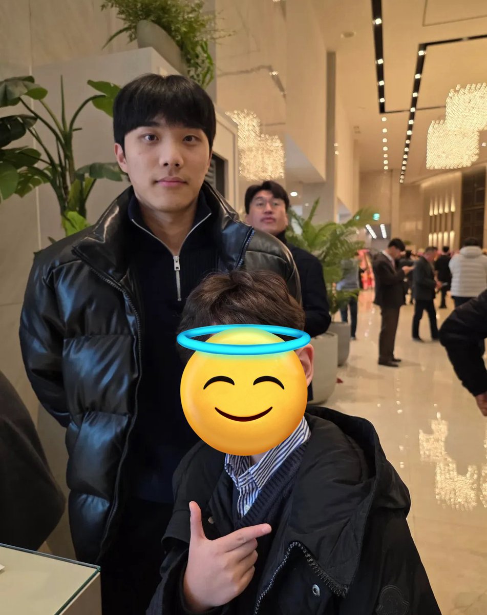 오늘 정빈님 결혼식에 웅뺌 갓네 ㅋㅋ
ㅊㅊ)ㅅㄹㄷ