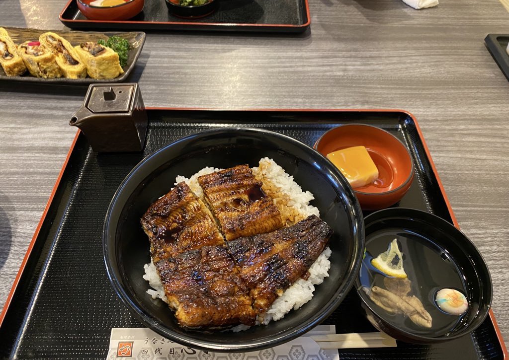 yutan_bf2's tweet photo. 神秘的でした。
そして老舗の鰻屋さんでお昼 https://t.co/7CzsPxrbXF