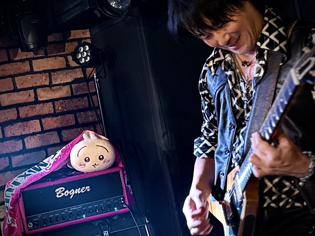 GtIwashi's tweet photo. @The_FV_tone 楽しかったよー！
アンプの上の新メンバーがとてもいい https://t.co/SgGgz2TTC8