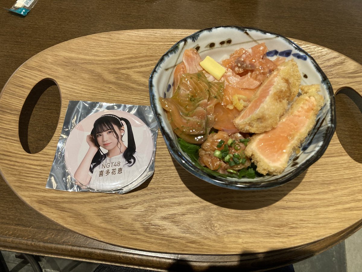 さんかくとまるさんで、花恵ちゃんの「贅沢！鮭づくし丼」 何度食べて