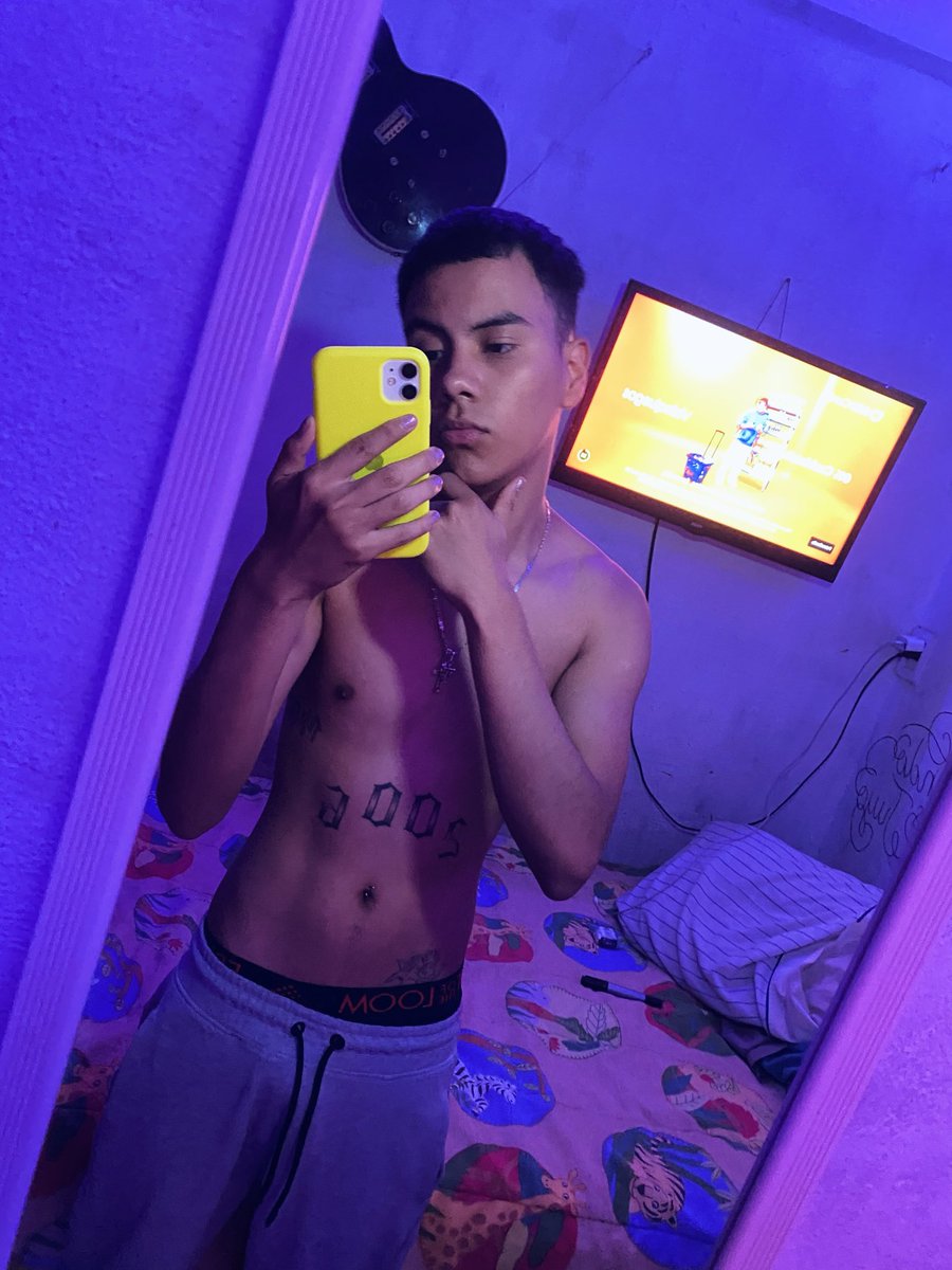naantkey's tweet photo. tan fácil hubiera sido mi vida si tan solo fuera hetero https://t.co/EExVHstMvm