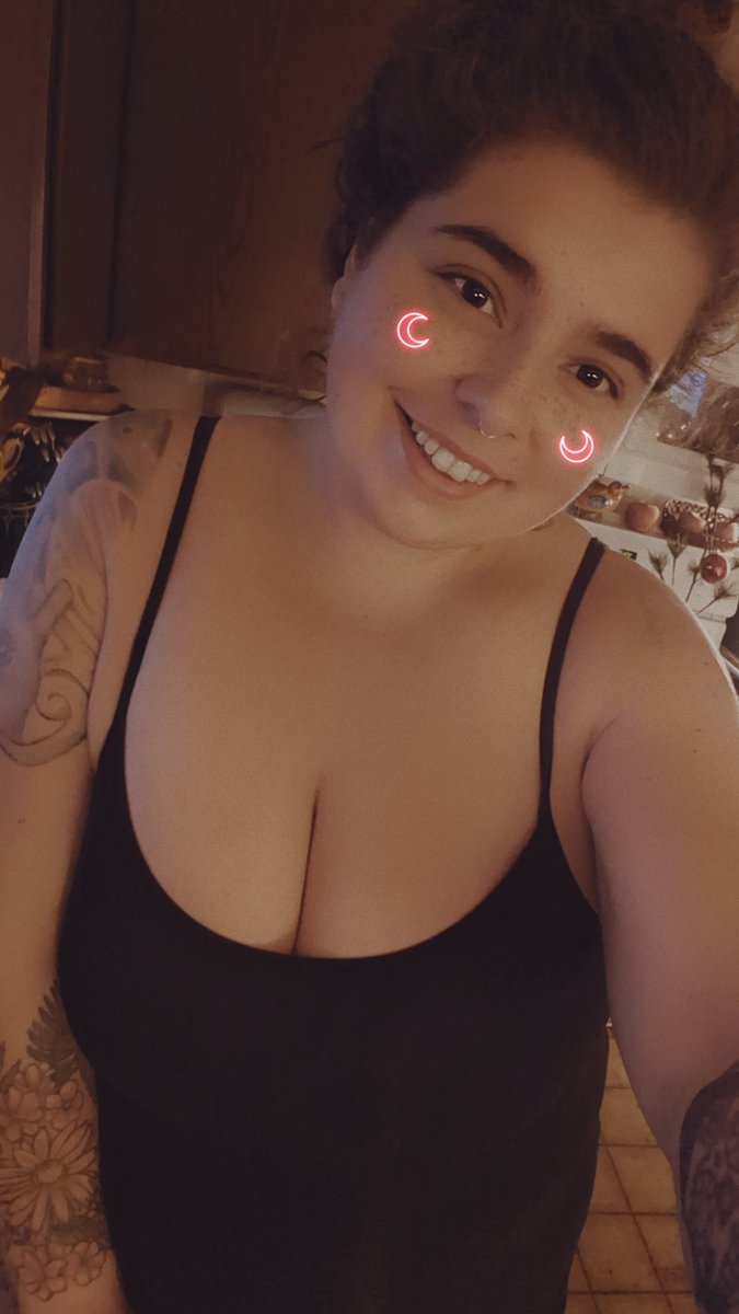 willowsnapps's tweet image. I'm live over on my OF right now! Cum join me! onlyfans.com/willowsnapps