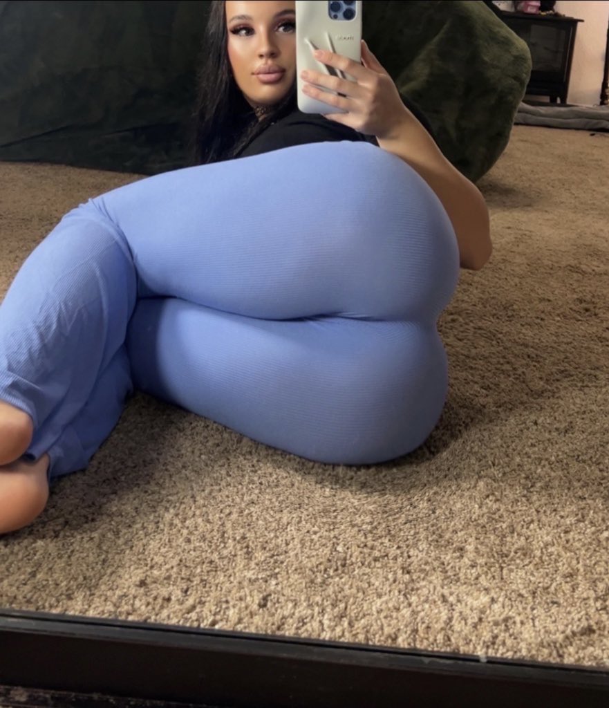 cowgirltaylorrr's tweet image. what do I smell like?