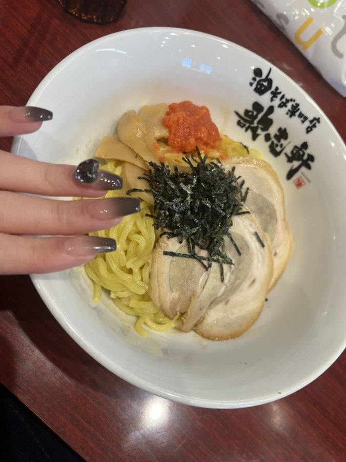 \[V}KWwRXfBAhbgR!!x:ŐV𐏎XV!!