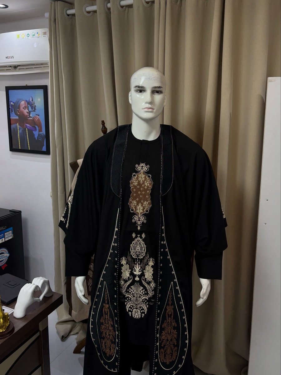 ak__stitches's tweet photo. is heritage, precision, and luxury stitched into one masterpiece.
Designed for men who command presence without saying a word. 🖤🌟 #AkStitches
#NigeriaFashion
#AsoEbiMen
#AgbadaStyle
#KaftanMen
#FashionDesignerNigeria
#IbadanFashionDesigner
#RoyalVolume1 NigeriaTailorInUK
#NigeriaTailorInUSA
#NigeriaTailorInCanada
#AfricanDesignerInUK
#AfricanDesignerInUSA