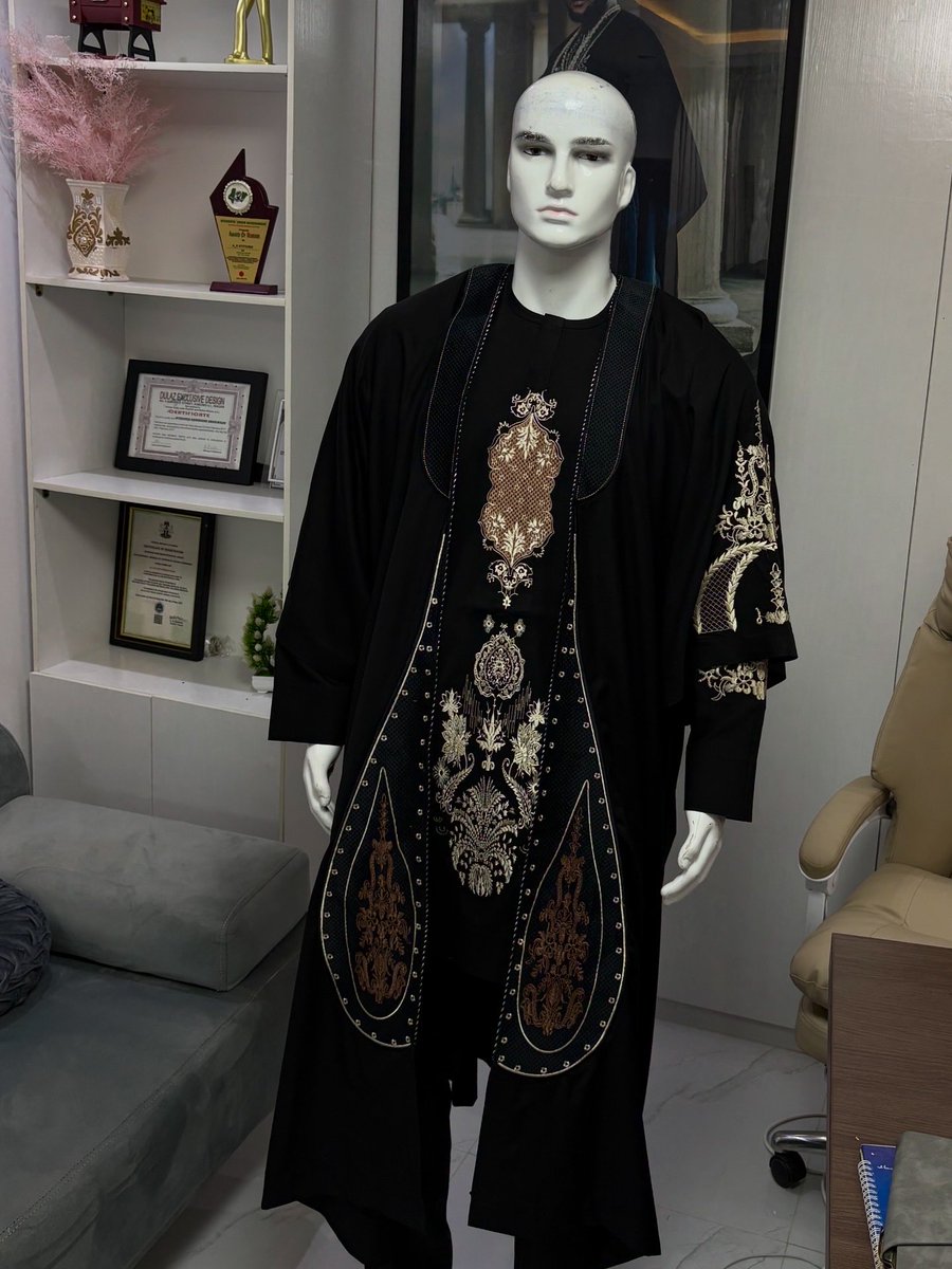 ak__stitches's tweet photo. is heritage, precision, and luxury stitched into one masterpiece.
Designed for men who command presence without saying a word. 🖤🌟 #AkStitches
#NigeriaFashion
#AsoEbiMen
#AgbadaStyle
#KaftanMen
#FashionDesignerNigeria
#IbadanFashionDesigner
#RoyalVolume1 NigeriaTailorInUK
#NigeriaTailorInUSA
#NigeriaTailorInCanada
#AfricanDesignerInUK
#AfricanDesignerInUSA