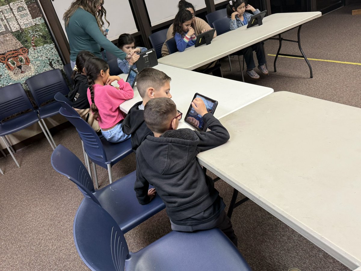 RudyChem's tweet photo. So proud of these young ladies facilitating #HourOfAI. Their hard work brought a full house of K to 5 students. Showing CS is the foundation for AI. Grateful for our partnership with @investin_me and the Stanislaus County Office of Ed.
#CSforCA #AIEducation @CSforCA @CSforALL https://t.co/GqQKdxxlBE