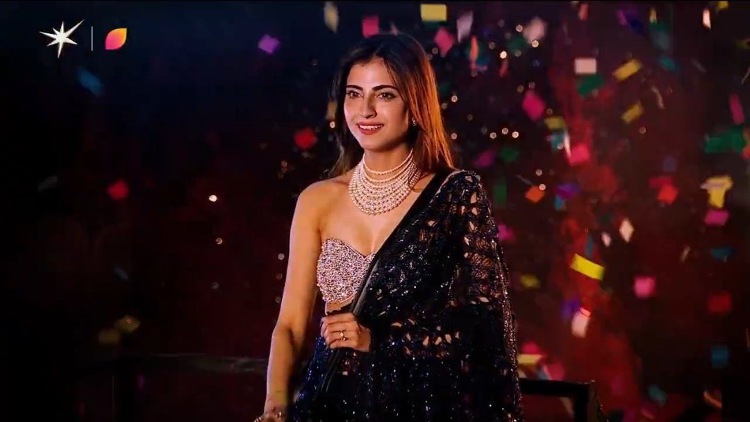 Admire_Farrhana's tweet photo. Same Winner Energy, Farrhana is literally the female version of Sid! 🦁💪🏼🔥 
Also guys, votes karte raho sherni ke liye, time to bring the trophy home! 🏆
#FarrhanaBhatt #VoteForFarhana #SidharthShukla https://t.co/2aBuhn7Zr9