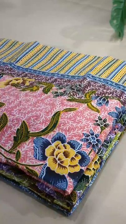 Pistachiojingga's tweet photo. The flowers and colors remind me of the "Jarik Gendongan Batik" which is usually used to carry baby https://t.co/KYyX78cmAj