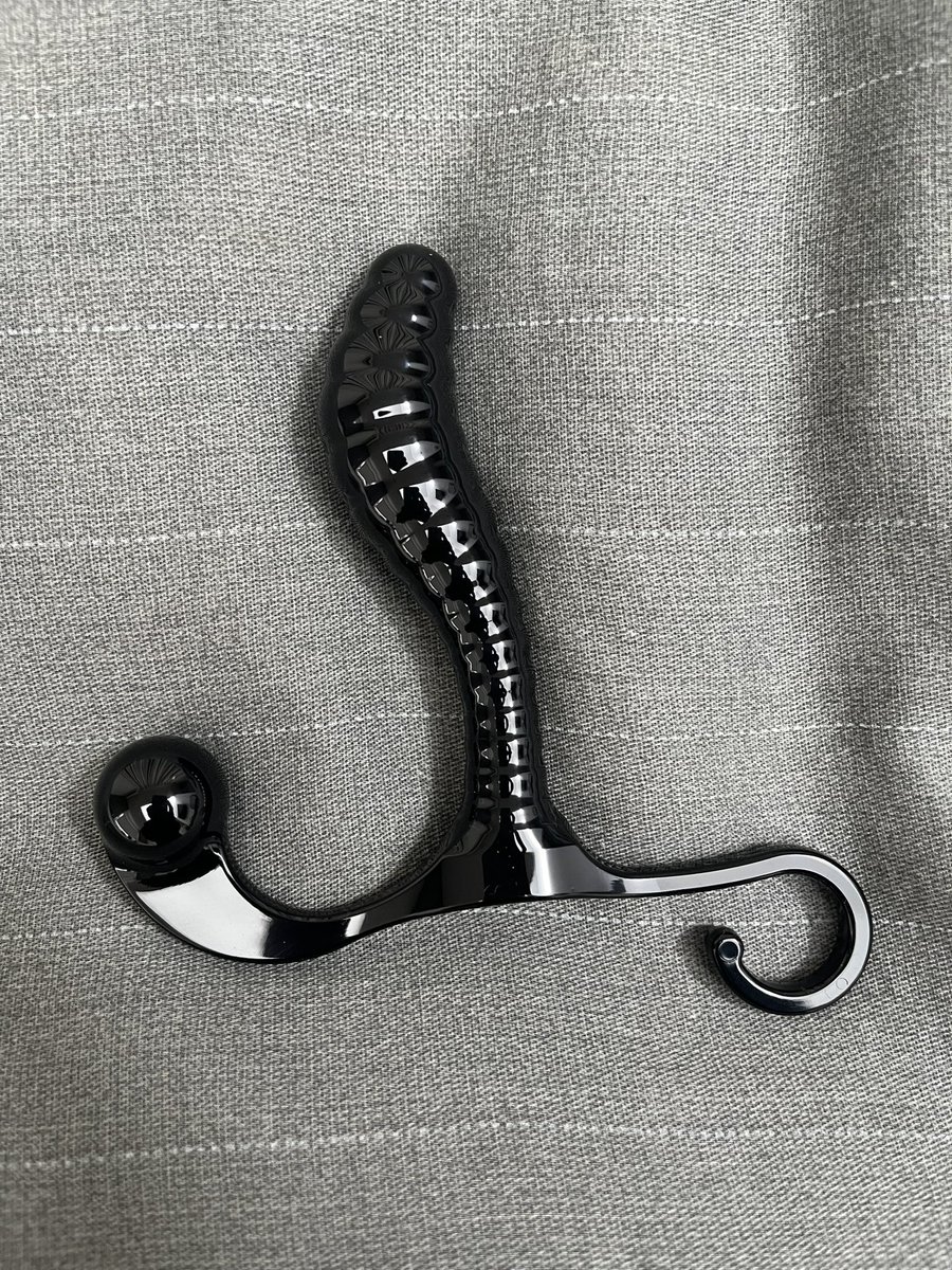 エネマグラ イグアナⅡ🦎
（Black Premium）
一足先に使用してみました！

少し遅くなりましたがレビューさせていただきます👍

一言で言うと、ずっと気持ちいい。
やめ時が分からないですねー

難しい話は抜きにして、感覚的なレビューにします。

↓