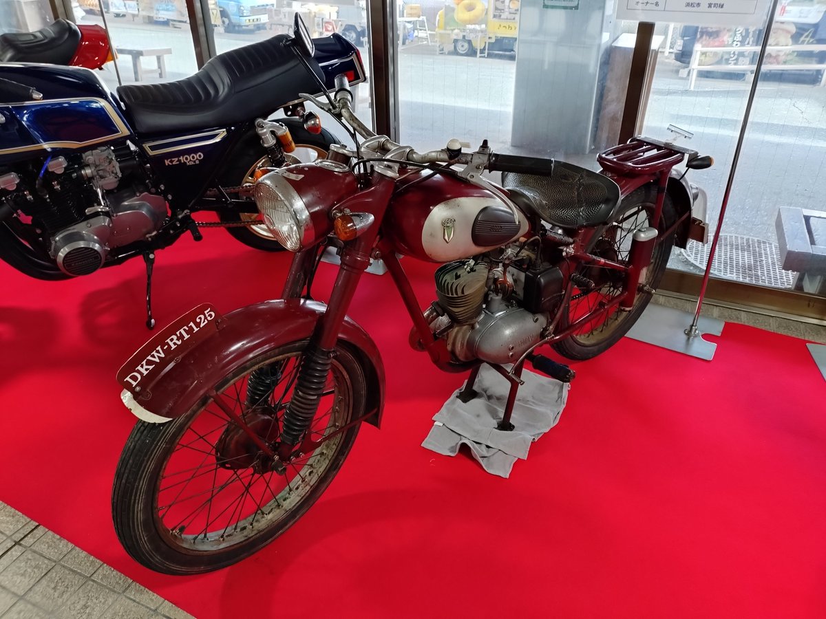 ppchamamatsu's tweet photo. 展示バイクその７
ＤＫＷ
ＲＴ１２５
年式１９５２年（昭和２７年）
排気量１２３ｃｃ
#ポンポンCLUB浜松 #バイクのふるさと浜松 https://t.co/nWYhN9EtoM
