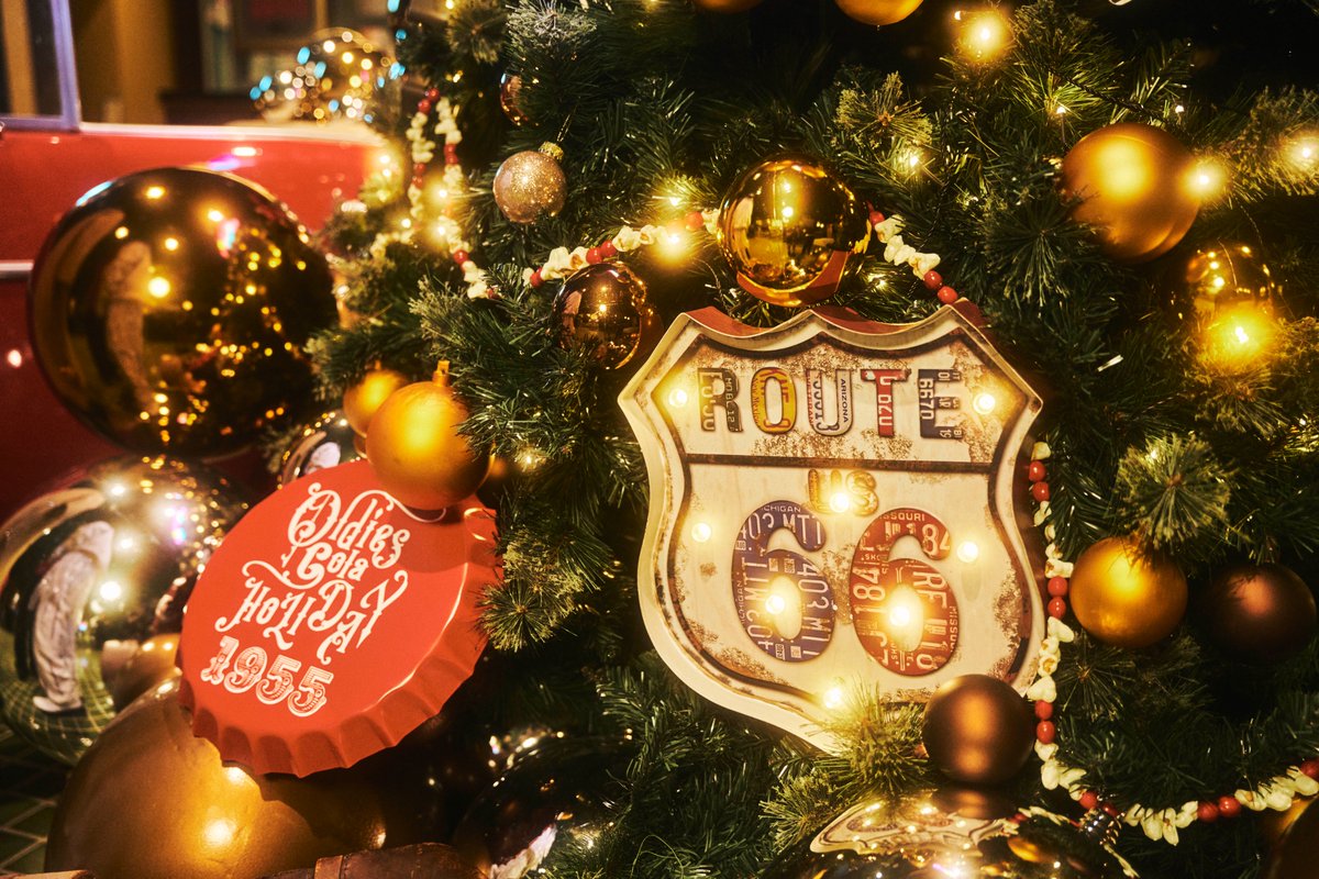 クリスマスの飾り 1955東京ベイ のクリスマスツリーは、アメリカのロードサインを思わ