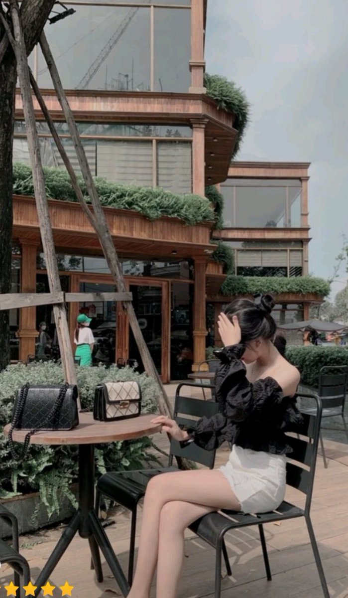 Vẫn ở đây. Dù cuộc đời k xô mà tui tự ngã 😁😁😁