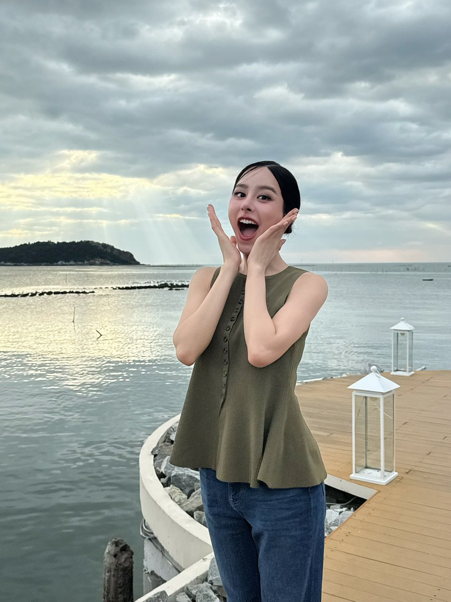 punpreedee's tweet photo. มาฉ่งความยั้กกกกกกให้ทุกคนตอนเที่ยงค่ะะะ ☺️ หาข้าวทานกันโด้ยนะค้าบบบบบ🙆🏼‍♀️✨ #เดซี่เดโซ่ของพีพี 🌼🏡🩵

#พีพีปุญญ์ปรีดี
#punpreedee https://t.co/Q3bU3nu82t