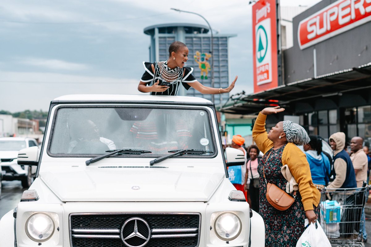 Official_MissSA's tweet image. The streets of Mthatha came alive as @QhaweMazaleni was welcomed home with pride, love, and celebration.✨

👗: @AFI_sa available at House of Nala 

#MissSA2025 #QhawekaziHomecoming #Homecoming