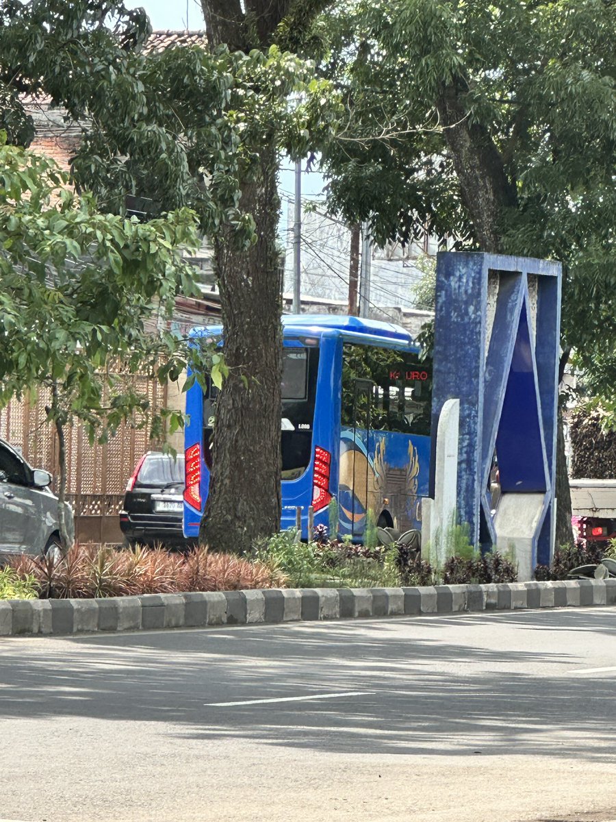 infomalang's tweet image. Walaupun sudah berbayar normal, Trans Jatim dua arah terpantau penuh sampai berdiri. Nais

Pantauan dari Gribig. Yang mantau makan soto 😌