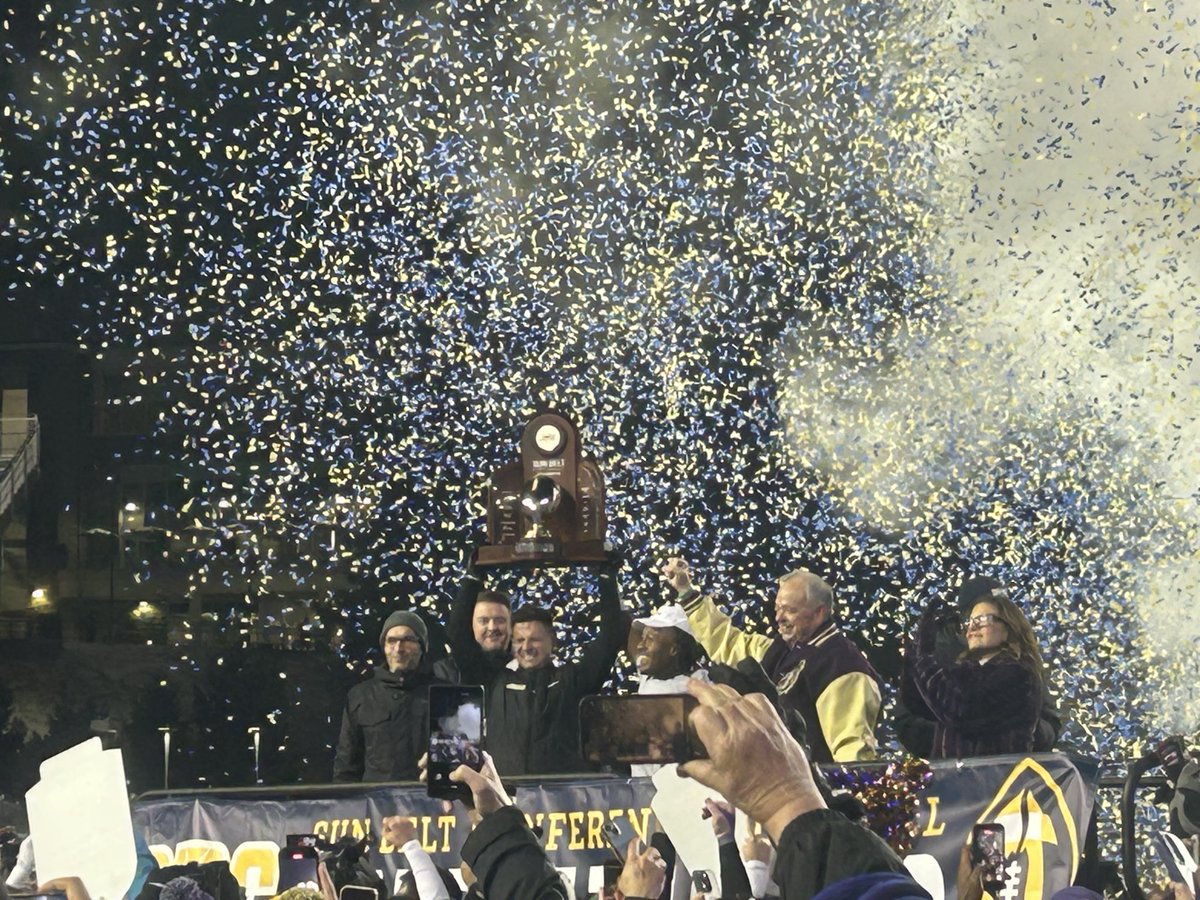 nickchesney's tweet photo. What a season 🏆 https://t.co/mdNpShNRF1