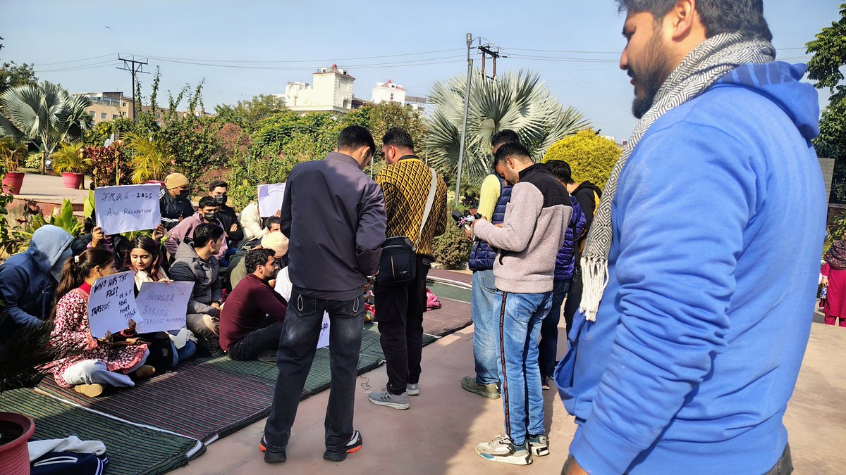 TheAspirants_'s tweet photo. With multiple media houses now covering our issue, this is the moment. Reach the venue ASAP.
Grant Age Relaxation to JKAS Exam
.
.
#jkas
#jkasagerelaxation
#jkasprelims
#postponejkasexam
#postponejkas
#jkasexam
@Office_ASRM
@OmarAbdullah
@manojsinha_
@RavinderRaina https://t.co/bG7JB0wqCi