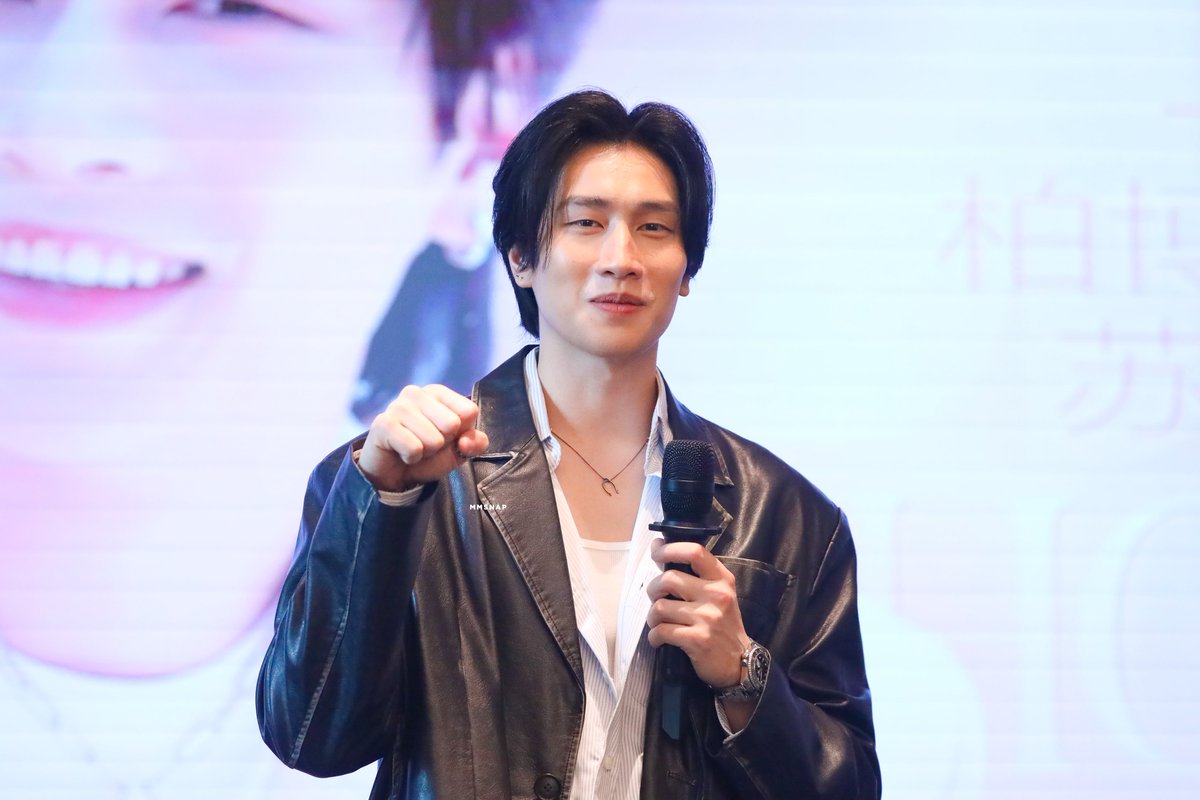 MM_mintmint's tweet photo. เหมียว 🐈‍⬛ @biblesumett 

BIBLE FANSIGN IN SUZHOU
#YoungTuDayxBible
#BibleWichapas https://t.co/hF9Vp1CEtz