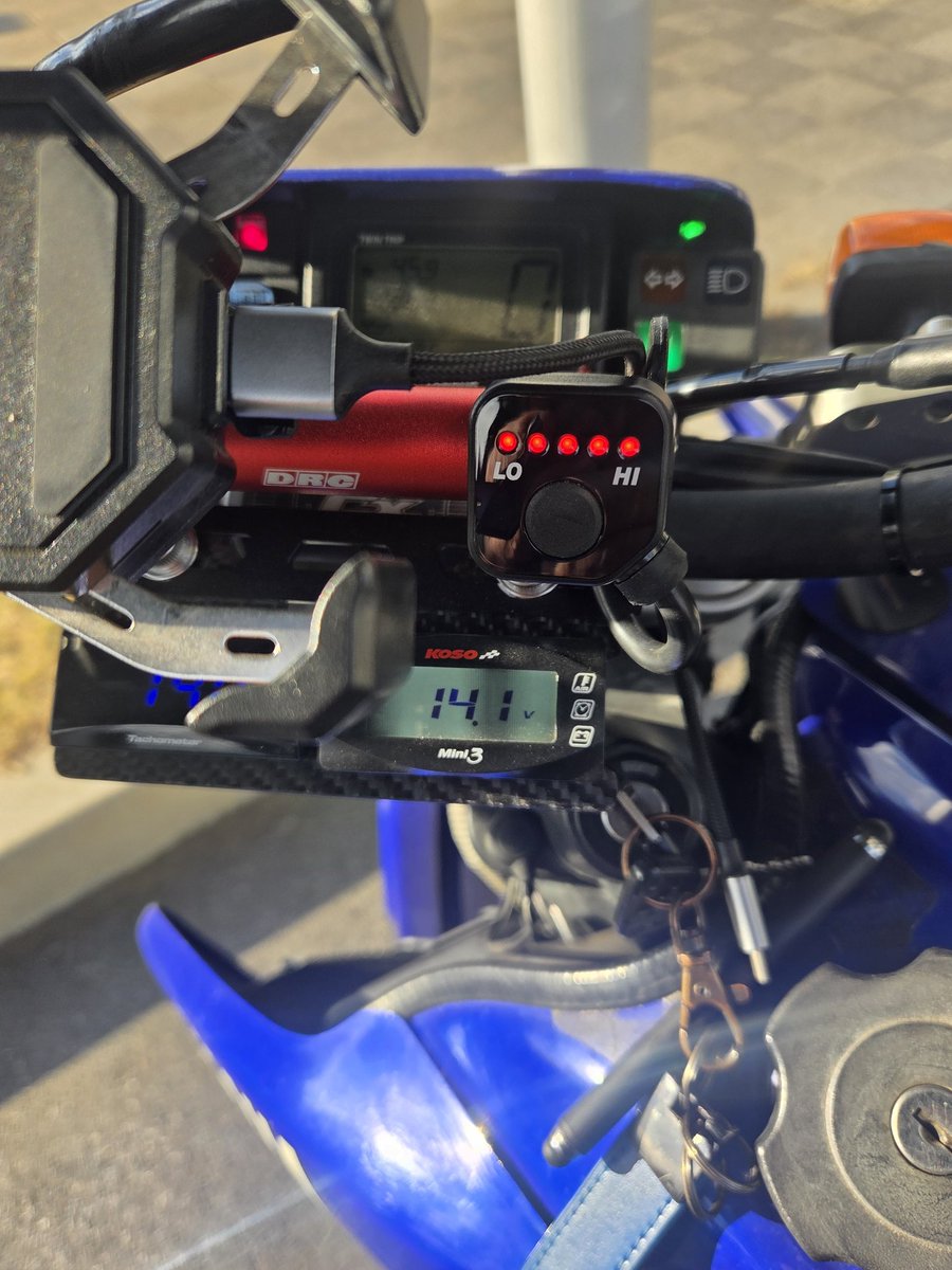 帰路の市原SAにて一服。
さて、帰って稼働すっかあ。
ところで新設したグリップヒーター、いい仕事してます。