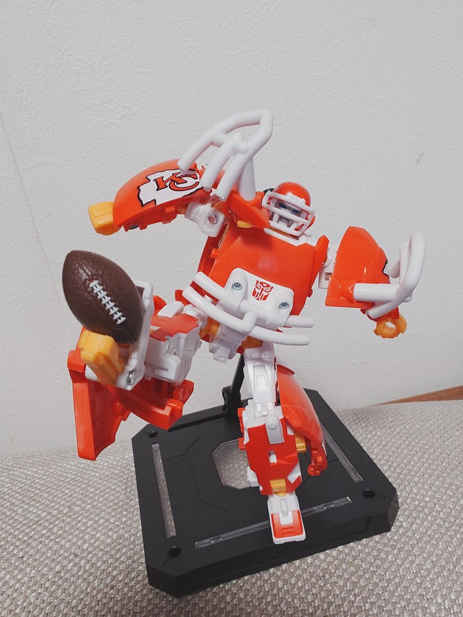 TF☓NFL コラボ。 STEELSMASH,STARBLITZ ,KC-59,TUNDRA PRIME。 可動は