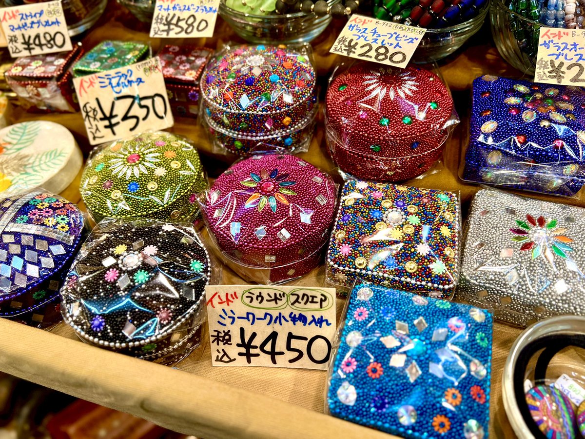 プレゼントに おみやげに！！ インドの手作り小物入れ大量入荷