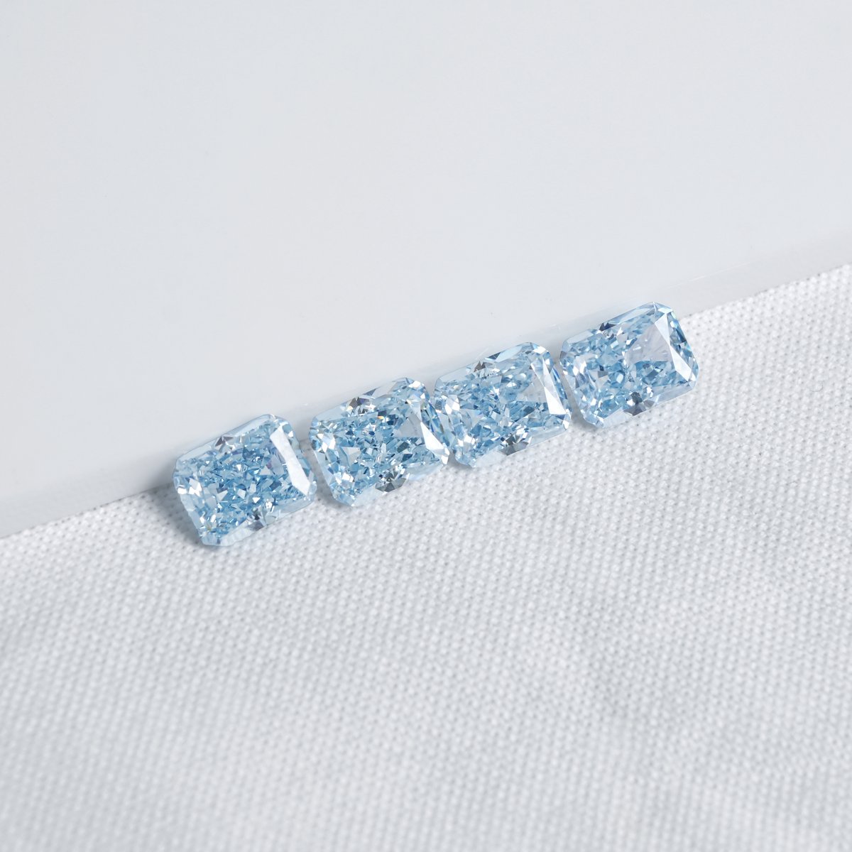 Eeleg_Jewelry's tweet photo. #rt이벤트 #팔로우이벤트
rt + 팔로우 한분께 해당 제품 한개 선물로 드려요!

맑고 투명한 라이트블루 컬러가 담긴
✨하이퀄리티 정밀 핸드컷 큐빅✨
기간폼 업로드 됐습니다!

화려한 광채와 라이트블루 색감이 담긴 하이퀄리티 큐빅 옥타곤프린세스컷 구경하러 오세요😊😊
https://t.co/NBXh2OvtlX https://t.co/nqKOHGAOno