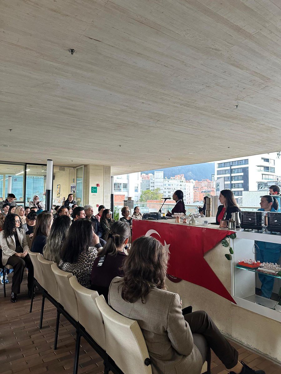 TC_BogotaBE's tweet image. 🇨🇴Una taza de café se recuerda durante cuarenta años! ☕️ 

Celebramos el #DíaMundialdelCaféTurco con nuestros amigos colombianos amantes del café en un evento organizado en colaboración con Centro de Felicidad Chapinero #CEFE y @tmaarifcolombia