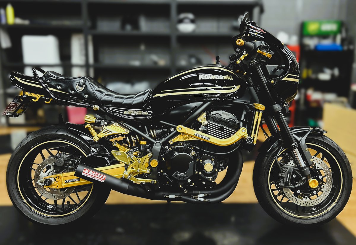 川崎店PIT】本日のZ900RS オーバースウィングアーム ゴールド