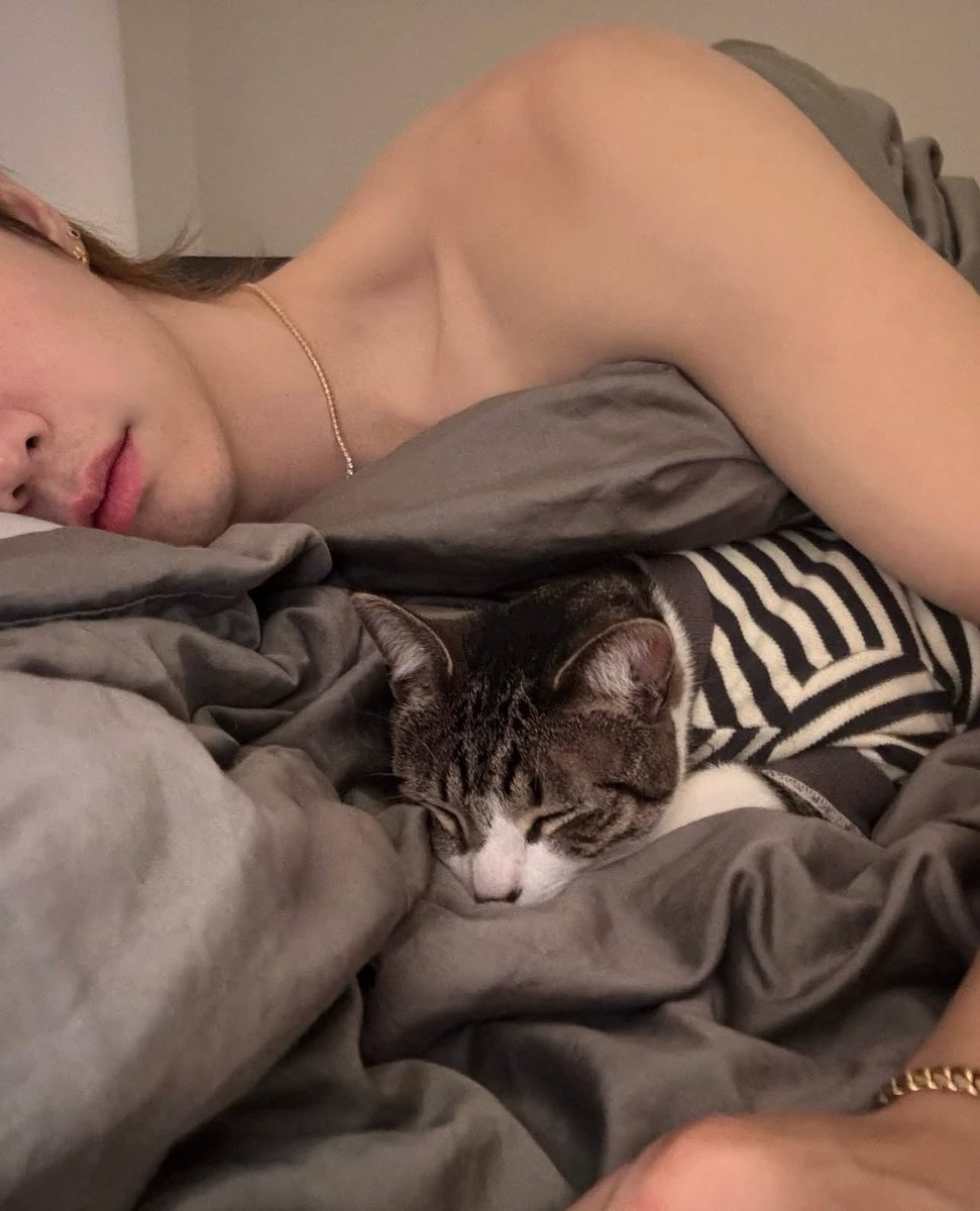 MTPilipinas's tweet photo. Happy Birthday Nola! 🎂🐈‍⬛
Thank you for being a sweet daughter to Mark. 🫶 May you always stay healthy and happy. 💕

#MarkTuan #Mark #段宜恩 #마크 
@marktuan @DNAmngmnt https://t.co/YkjChvylEI