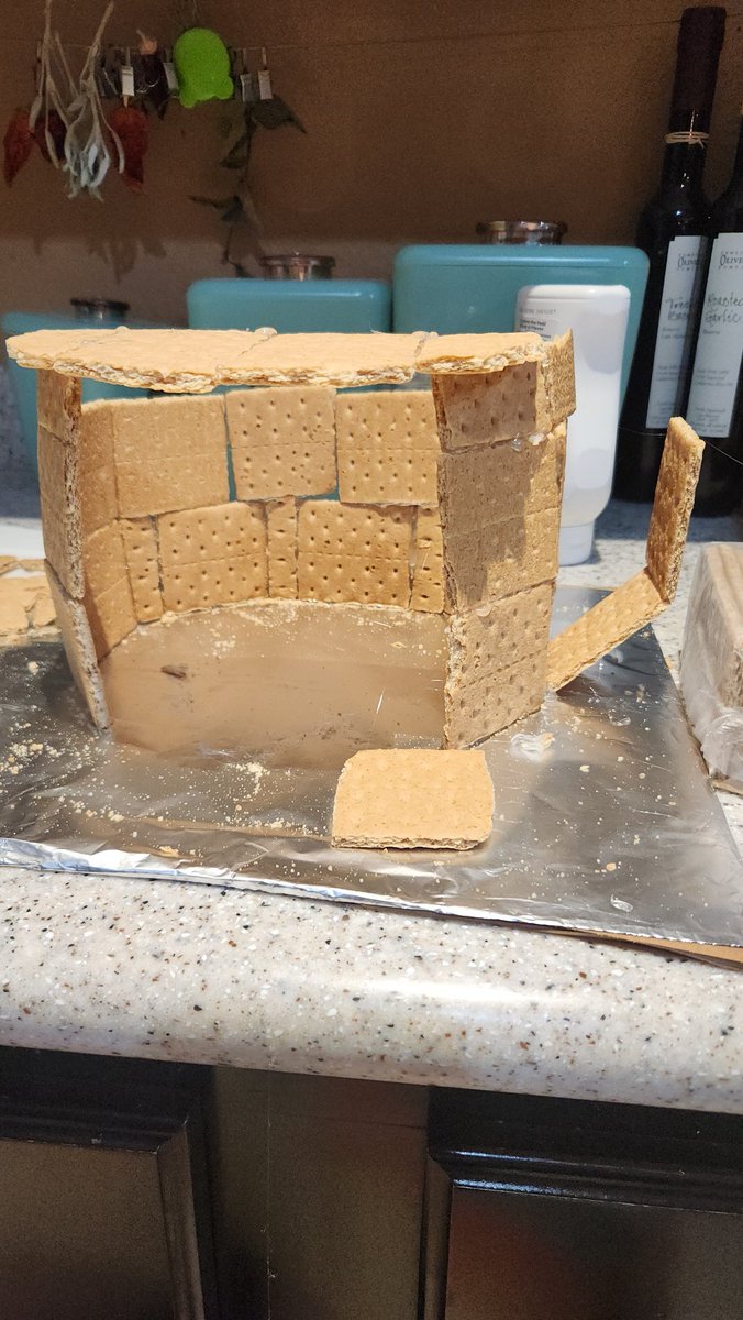 nulldoesnothing's tweet image. made @DoctorSungTWRP &apos;s cone out of graham crackers for gingerbread house night. big success