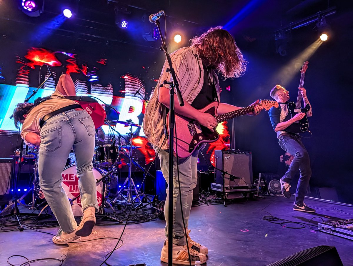 coltanlw's tweet image. Joplin, Missouri's finest back in Kansas City! @MeLikeBees live at Warehouse On Broadway!

Join the swarm. 🐝

#melikebees