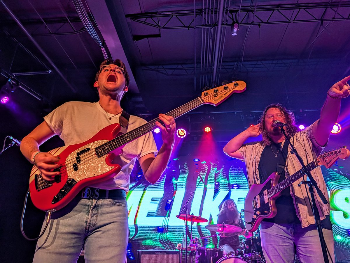 coltanlw's tweet image. Joplin, Missouri's finest back in Kansas City! @MeLikeBees live at Warehouse On Broadway!

Join the swarm. 🐝

#melikebees