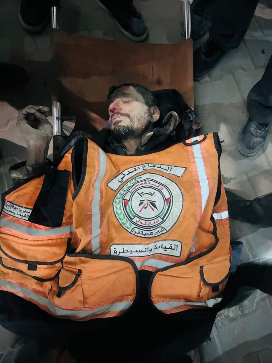 متابعة | استشهاد الضابط في الدفاع المدني، سهيل دهمان، متأثرا بجراحه الذي أصيب بها أمس باستهداف الاحتلال محيط مسجد الرباط بمشروع بيت لاهيا شمال غزة.