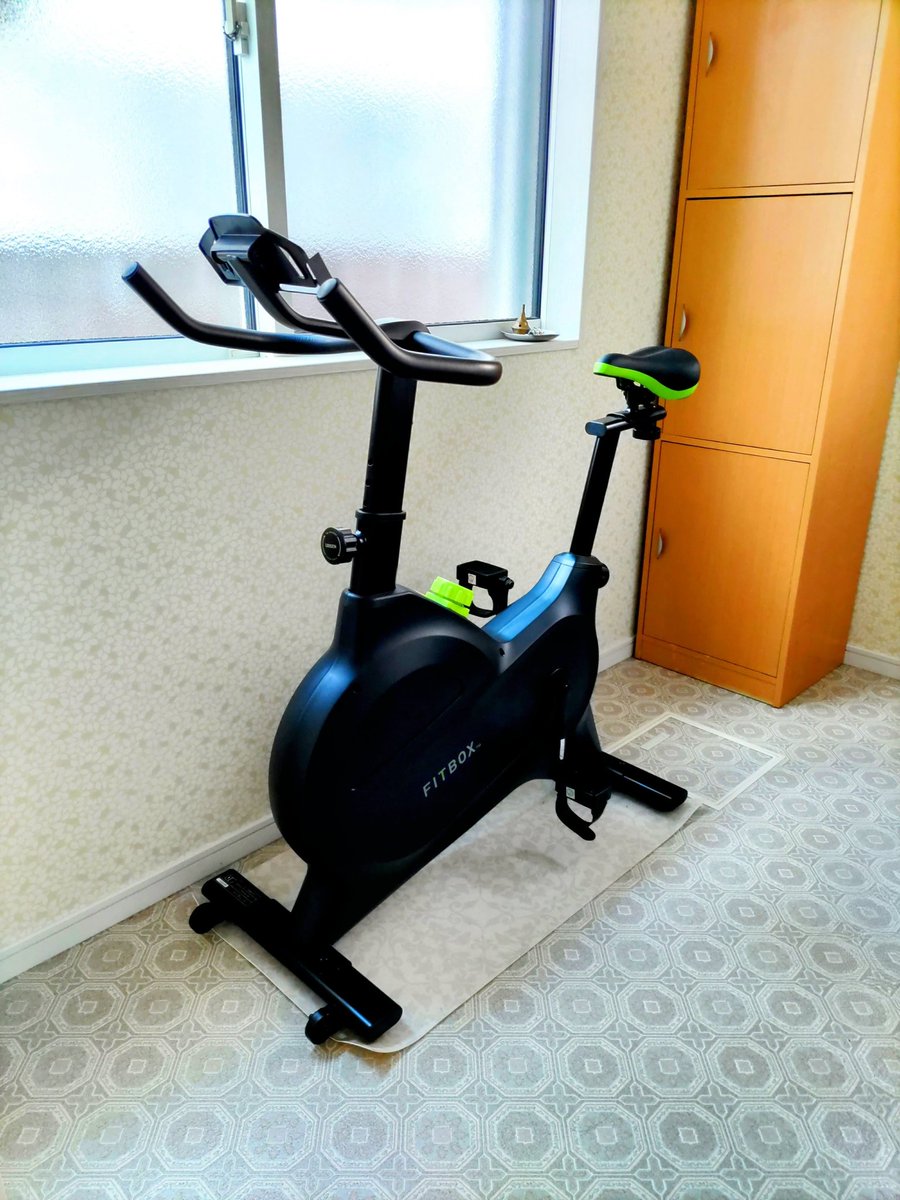 5年間ほど愛用中のフィットネスバイク🚴‍♂️ 最近ではこの部屋で