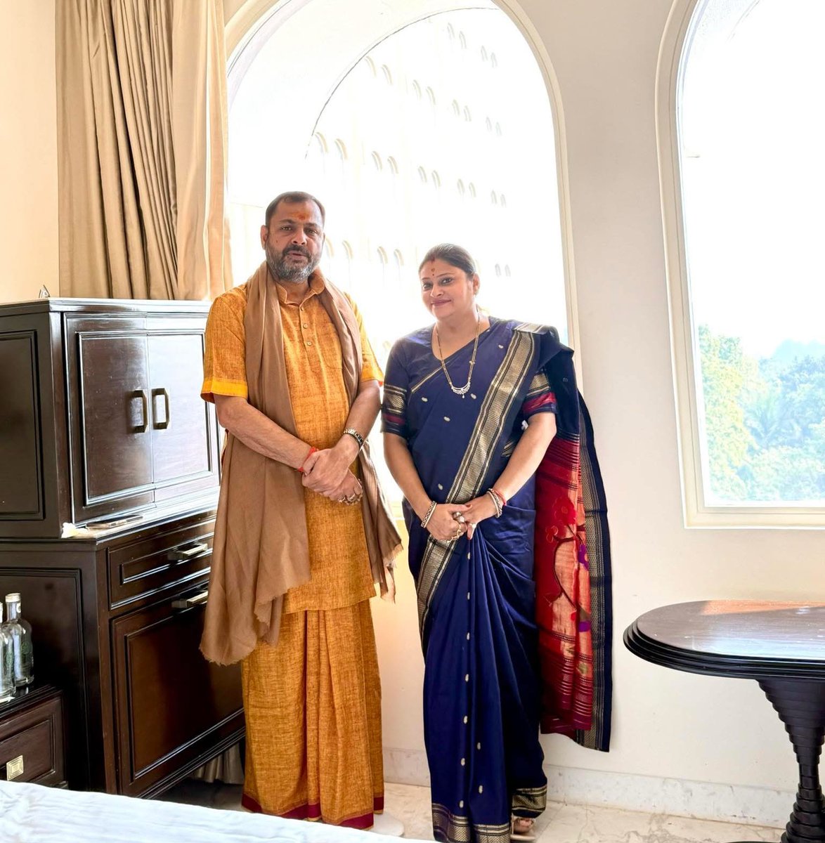 SamarthDwivedii's tweet photo. बांदा सदर विधानसभा के लोकप्रिय विधायक माननीय श्री @prakashbjp_  जी को वैवाहिक वर्षगांठ की हार्दिक शुभकामनाएँ एवं बधाई 🙏🏻💐 https://t.co/5tb0h1DmPo