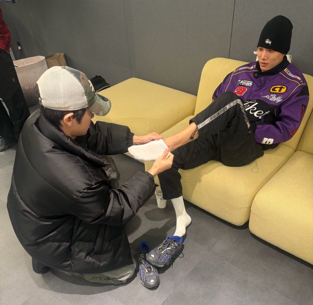 ทางรอดในวงนี้คือต้องทรีตน้องเป็นพี่เท่านั้น 55555555555555555555555555555555 โอ้ยยยยยย คนที่เลี้ยงน้องไคตามใจขนาดนี้