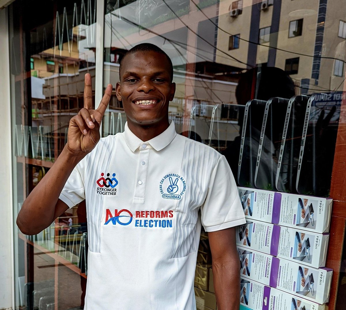 Eng_Matarra's tweet photo. We, as Tz🇹🇿 youth, are entitled to Truth, Transparency and the Sanctity of Human Rights, not Orchestrated Intimidation.
What crime could a young man like @kuringechadema 've committed to merit such treatment? Exercising fundamental rights should never be punished. #FreeKuringe https://t.co/mq7XzxuK79
