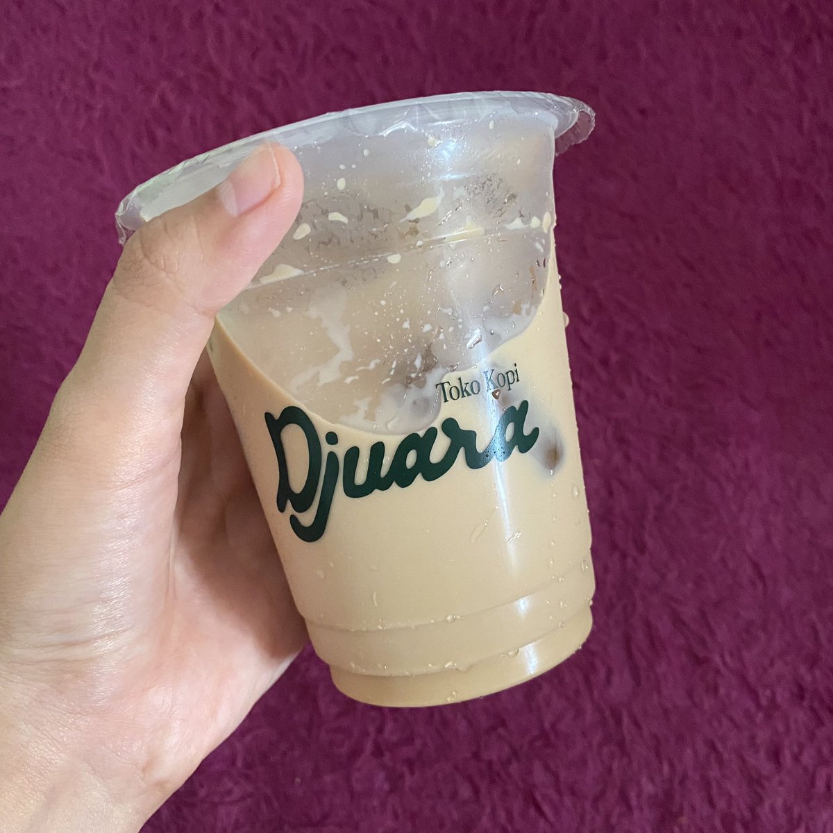 1st time nyobain kopi djuara 🏆 SUPRISINGLY ENAKK!! kenapa baru nyobain sihh😭😭🤌🏻 ga expect kopi + vanilla itu jadinya enak bgtt kirain bakal manis ngiung ternyata jdi balance enakk.
🛒 spf.shopee.co.id/7Kpi6OphBz