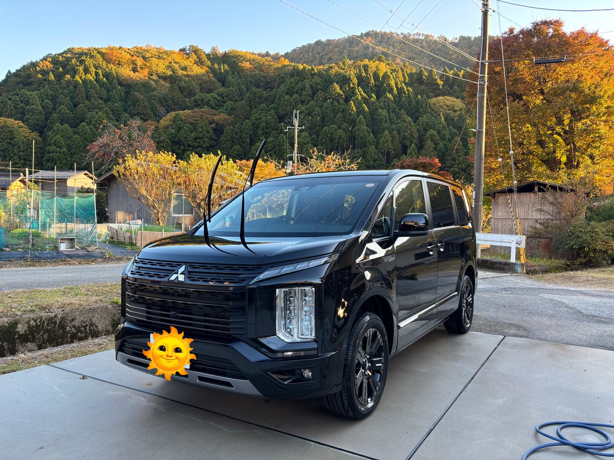 inaka_fire's tweet photo. 車ピカピカ〜マッドフラップも頑張って作ったので、誰か褒めて。穴空いてないところあるし、マフラー被るし大変やった。
デリカD5
シャモニー https://t.co/rm4IenoyIo
